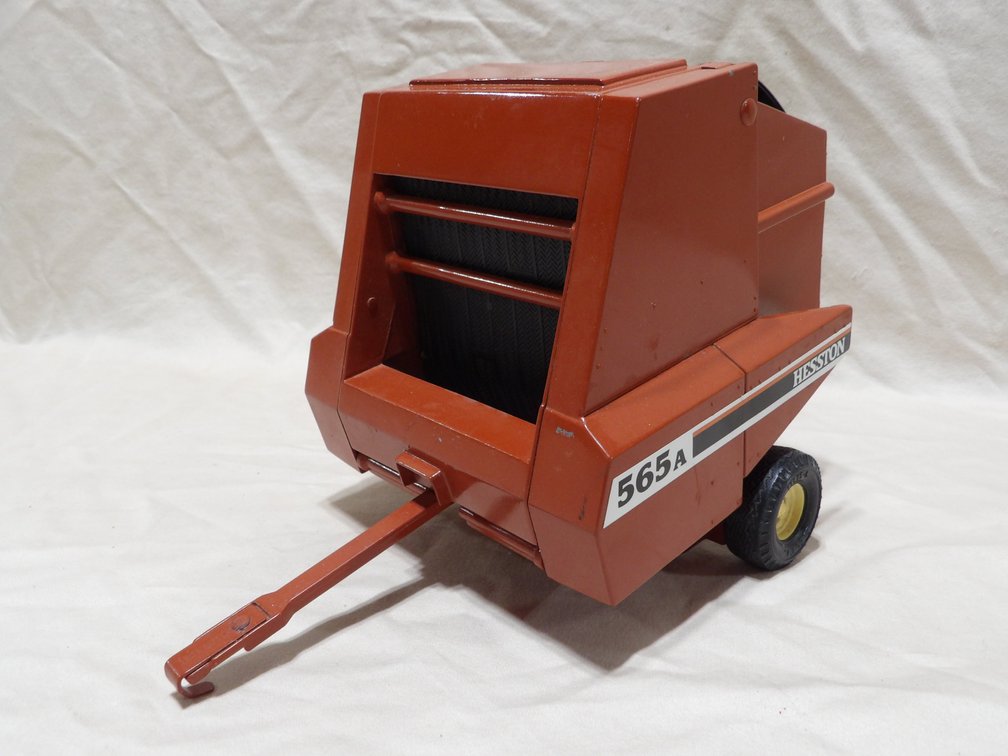 Hesston 565A Round Baler