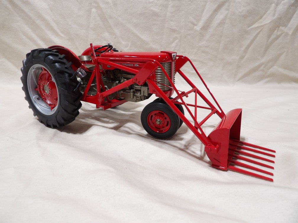 Massey Ferguson 65 w/loader