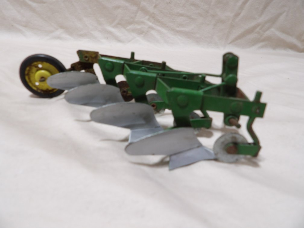 John Deere 4btm 3pt Plow