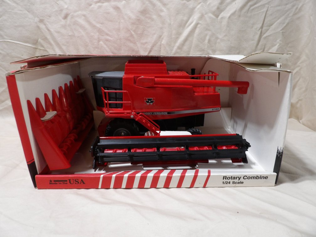 Massey Ferguson 8780 Rotary Combine