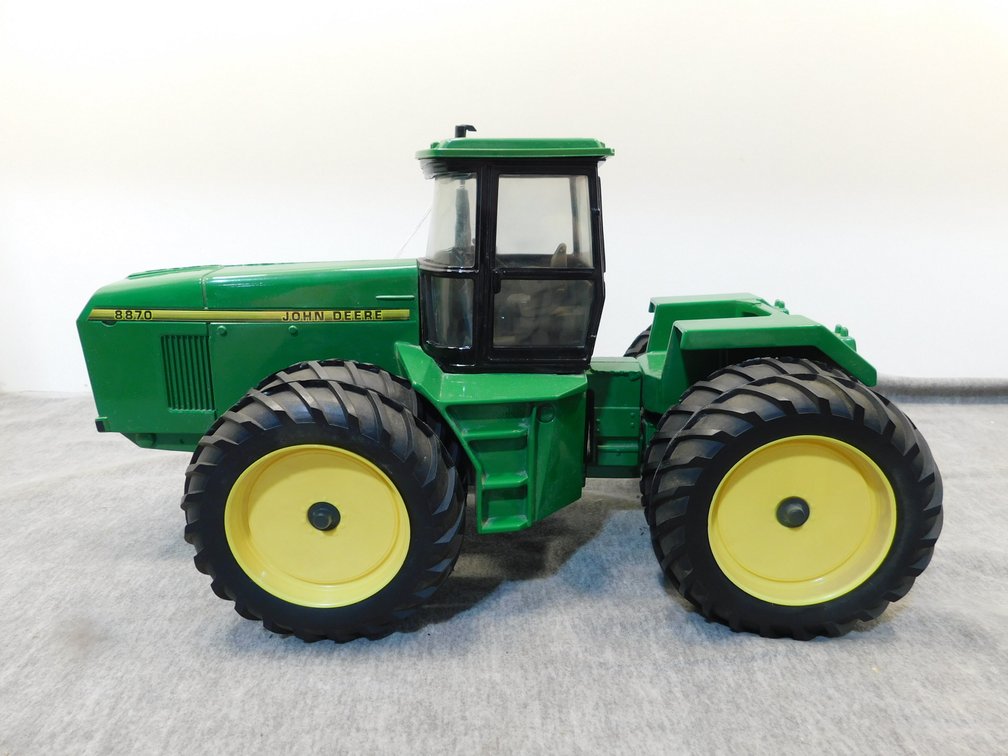 John Deere 8870