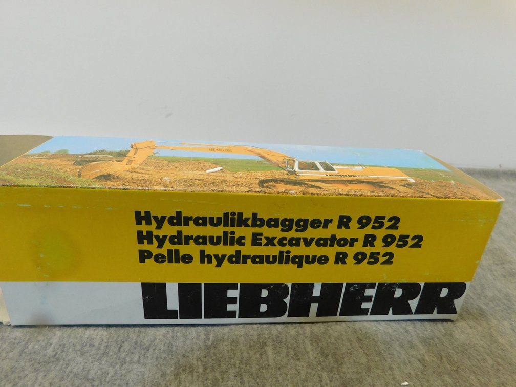 Liebherr R952