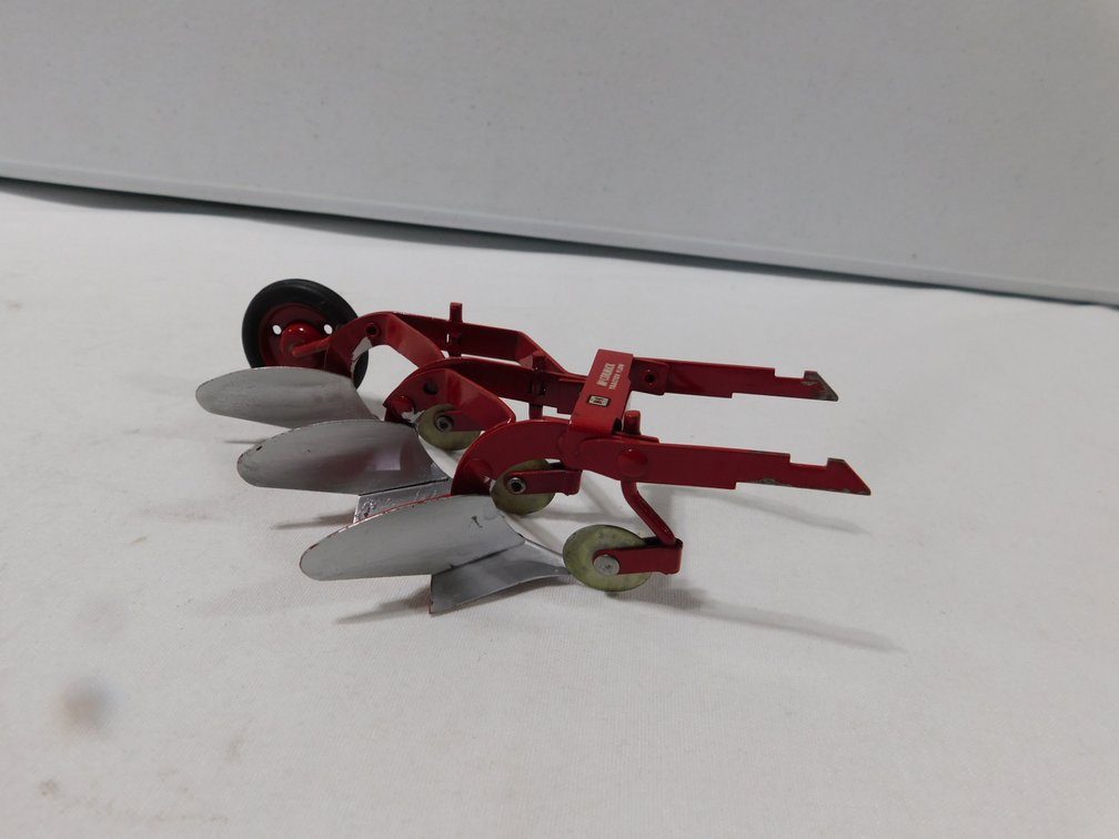 McCormick 2 pt  Fast Hitch Plow