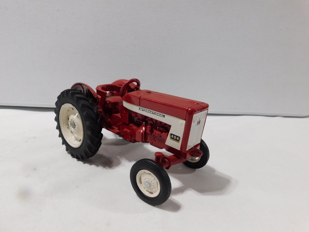 Farmall 404 