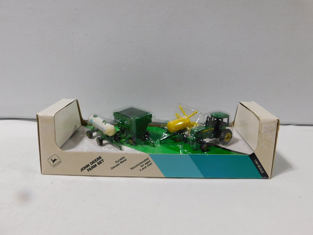 John Deere Farm Set-1/64th