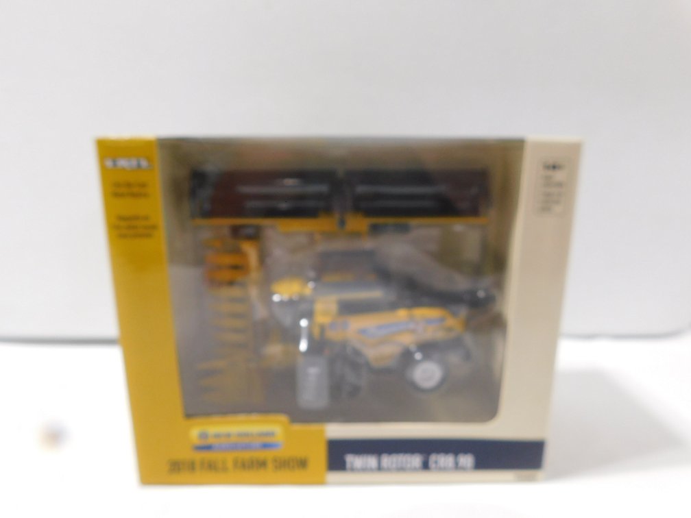 New Holland Twin Rotor CR8.90 Combine
