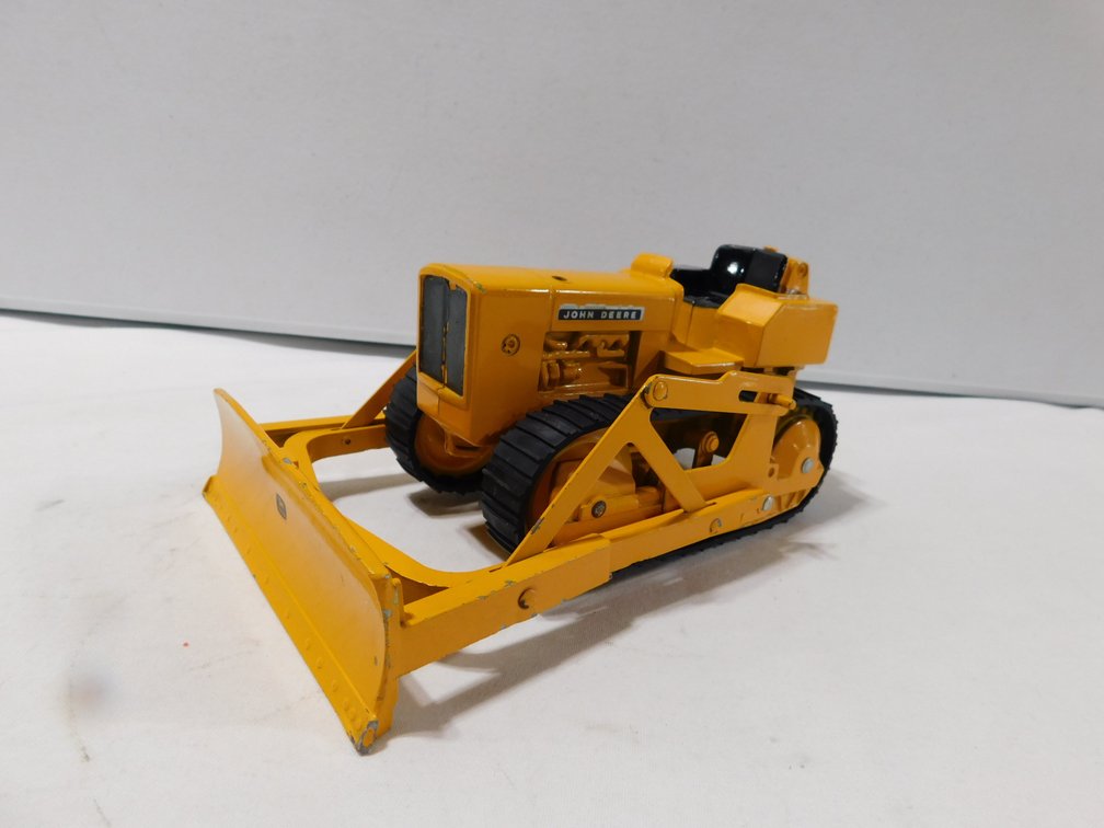 John Deere Dozer w/blade
