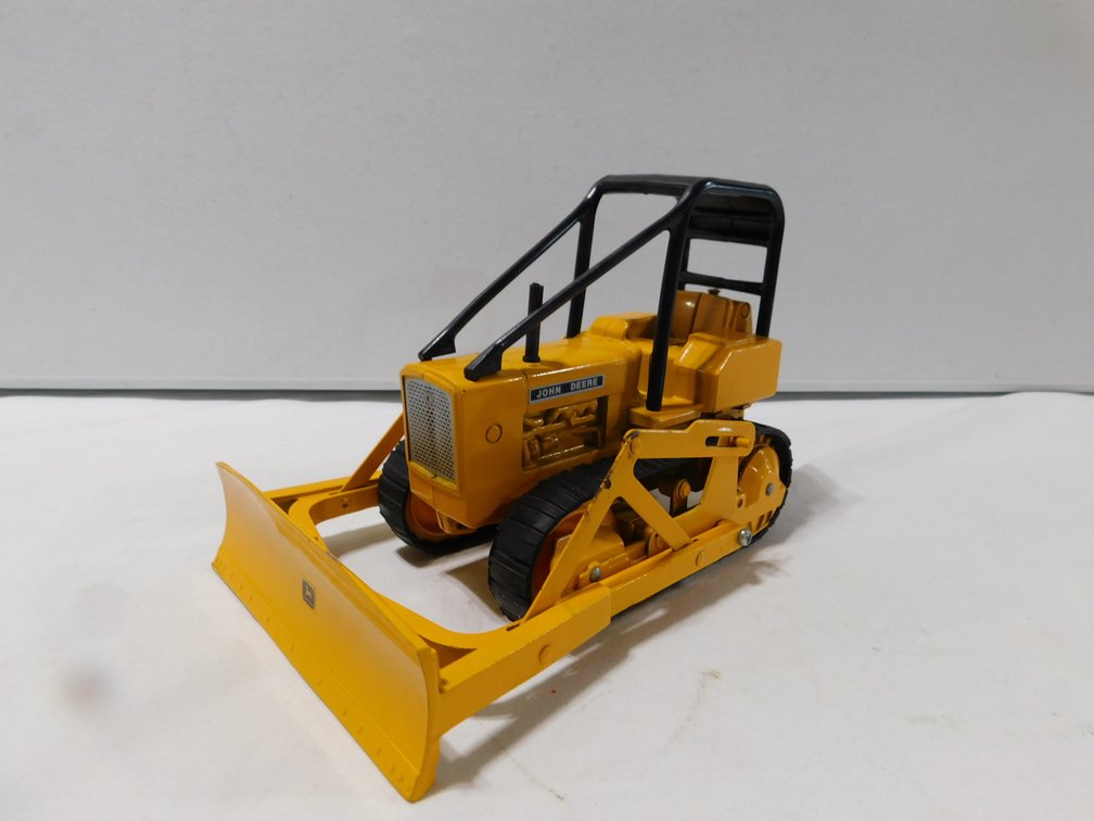 John Deere Dozer w/blade