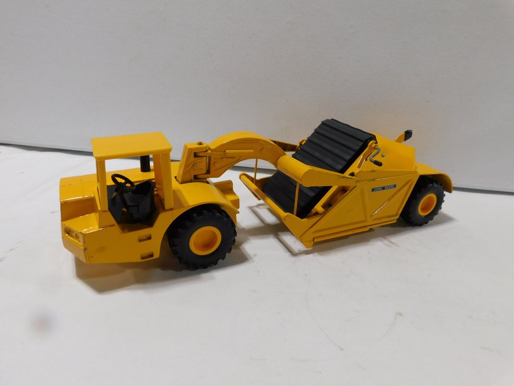 John Deere Scraper