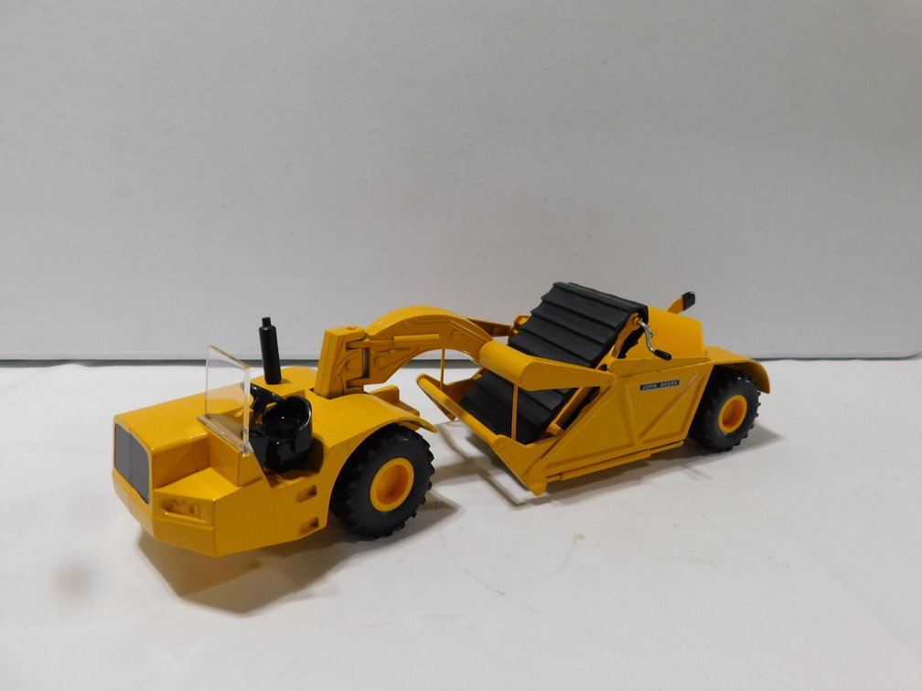 John Deere Scraper