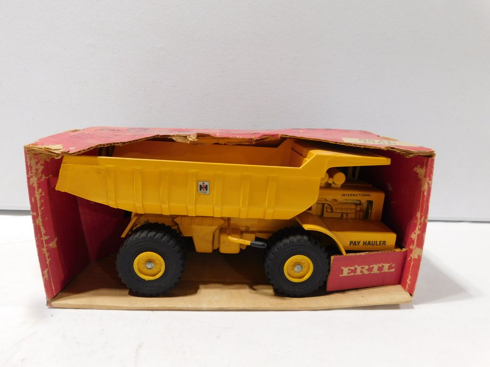 International Pay Hauler Dump Truck