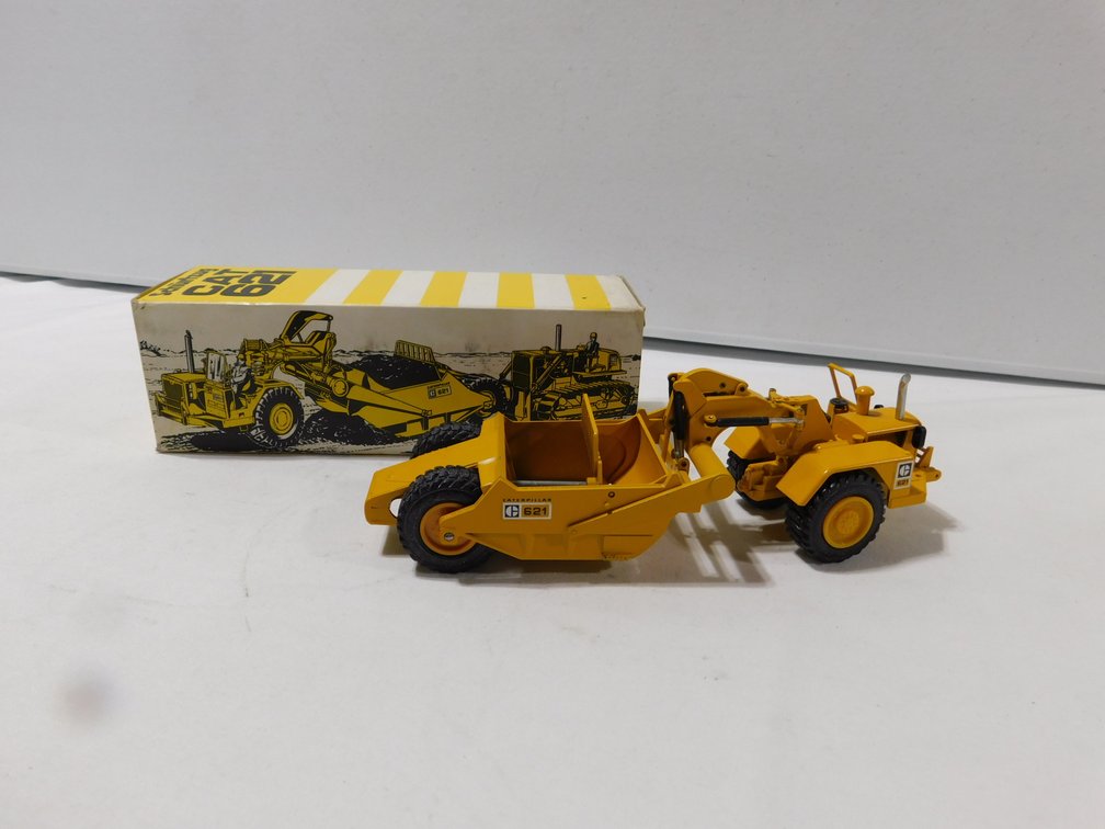 Caterpillar 621 Wheel Tractor Scraper