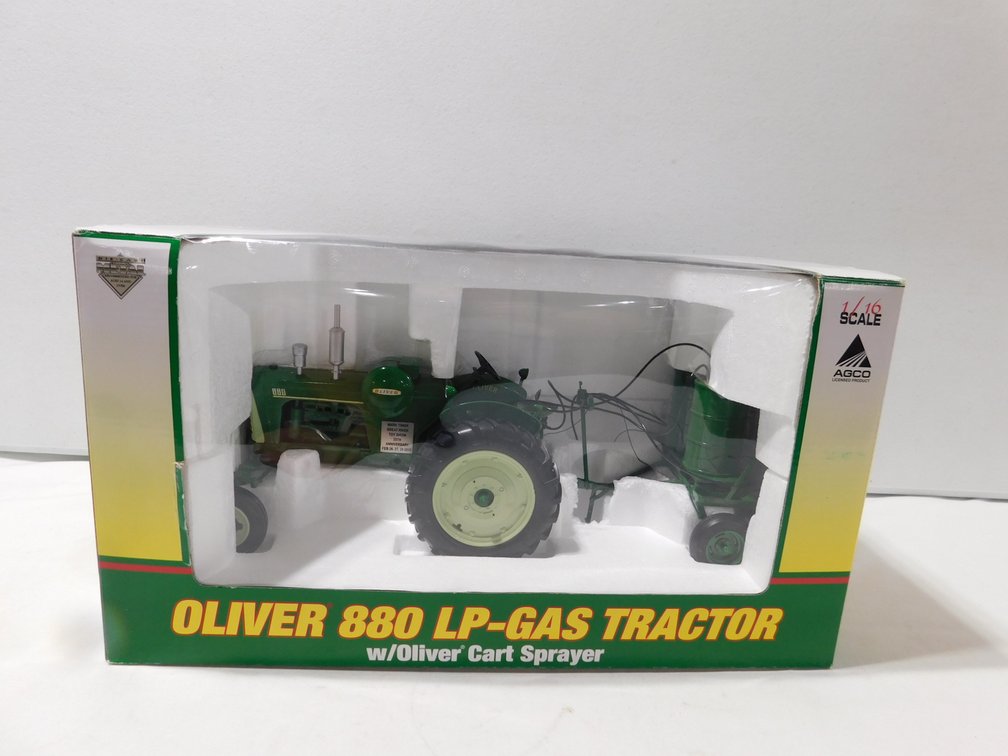 Oliver 880 LP Gas w/ sprayer Cart