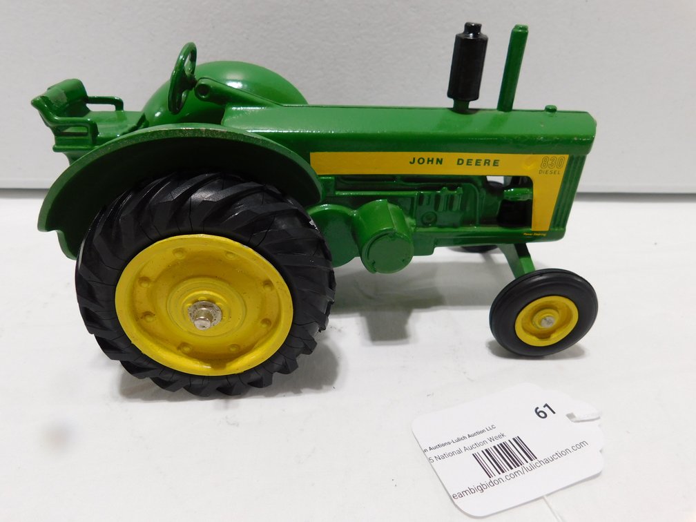 John Deere 830