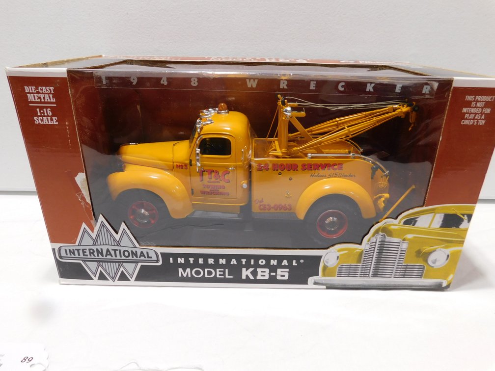 International 1948 KB-5 Wrecker