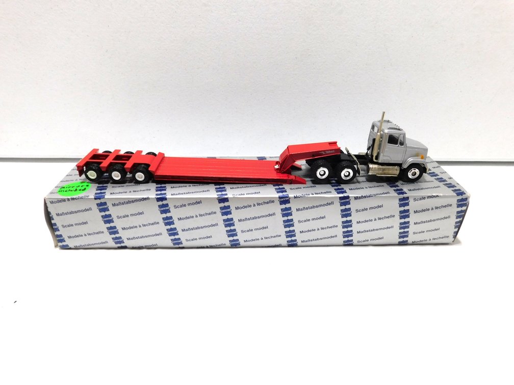 Freightliner w/ Talbert detach
