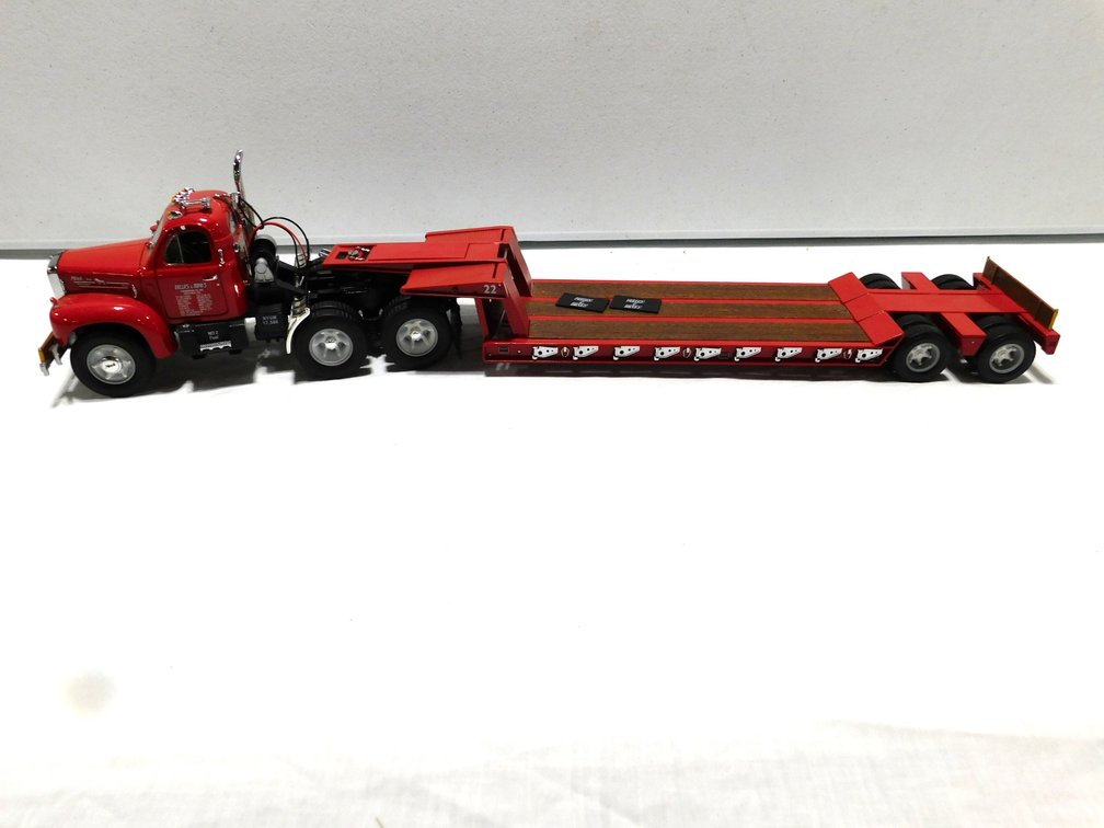 Mack w/ detach trailer