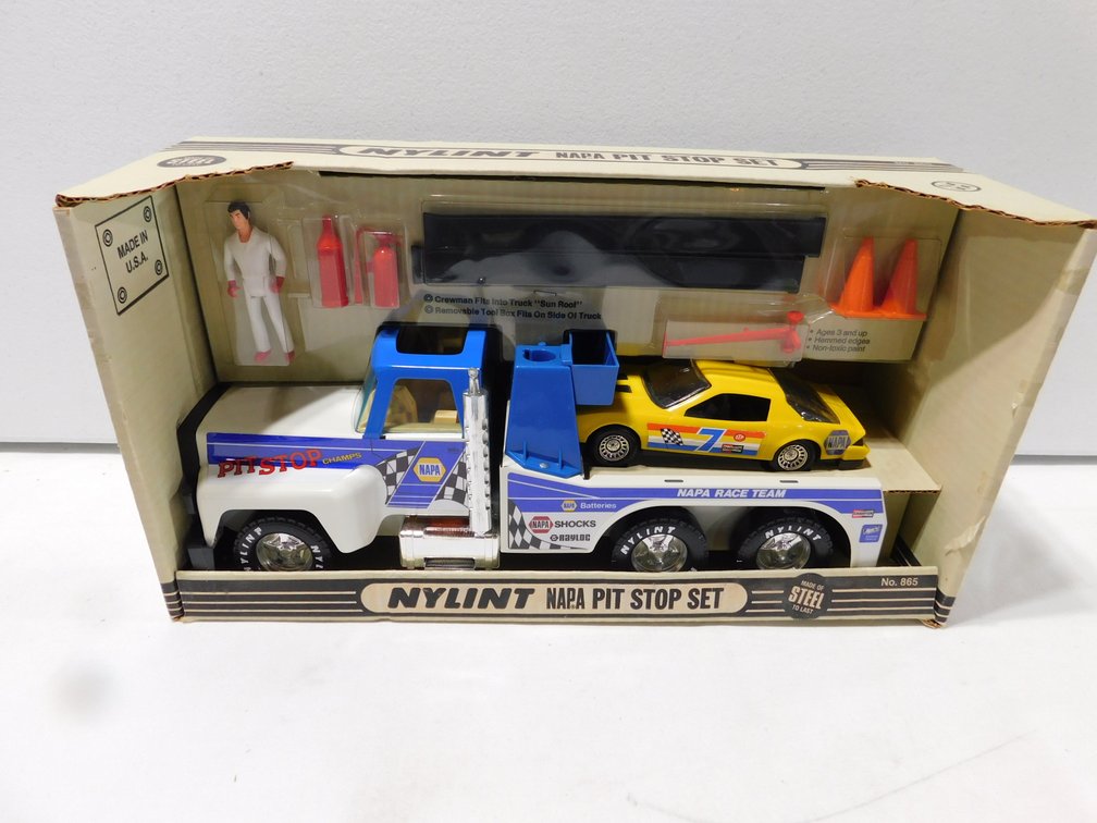 Nylint NAPA Pit Stop Set