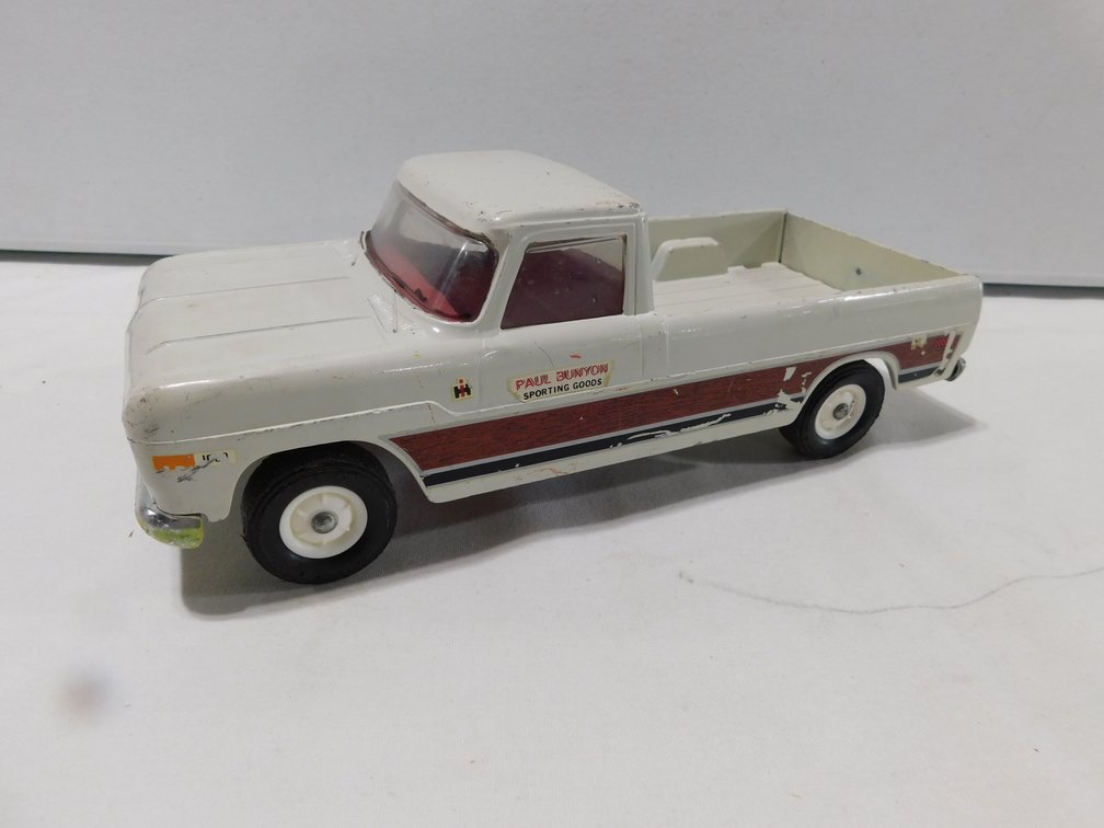 IH 1000 Pickup