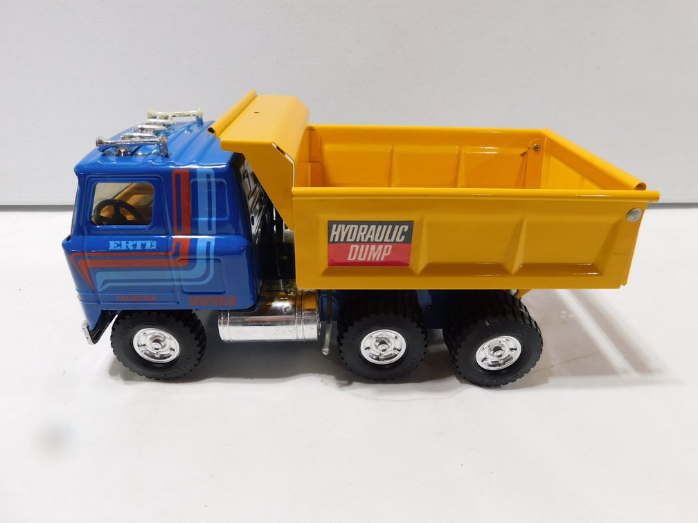 Ertl Transtar Hydraulic Dump Truck