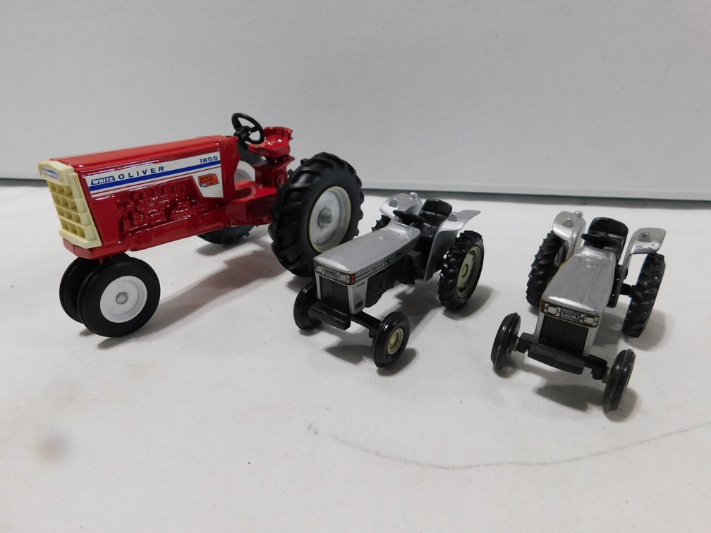 White Oliver Small Scale lot
