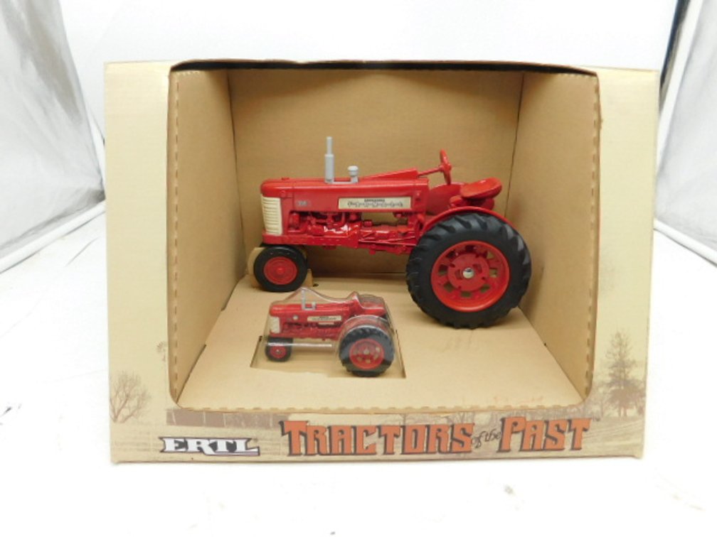 Farmall 350-Tractor of the Past