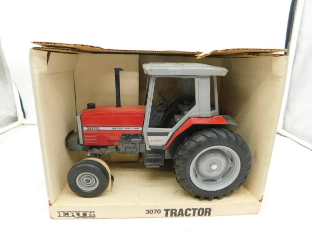 Massey Ferguson 3070 w/cab