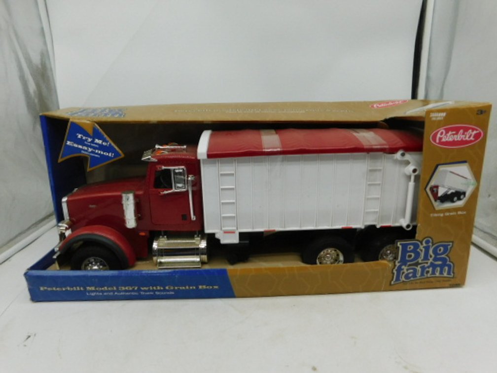 Big Farm Peterbilt with grain Box
