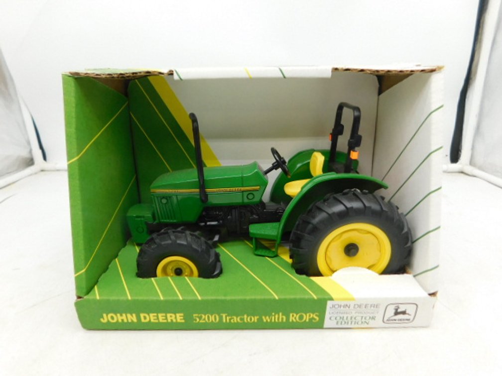 John Deere 5200 Tractor FWA/ROPS
