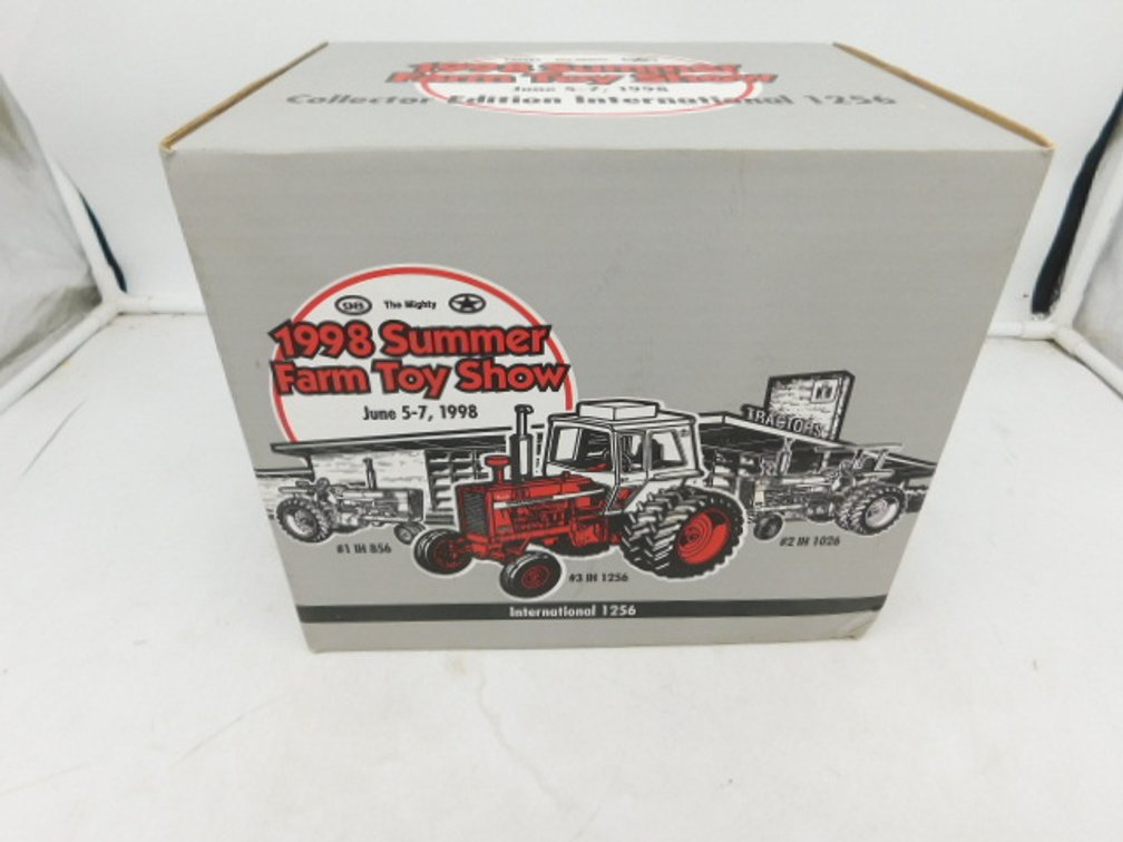 International 1256 w/duals