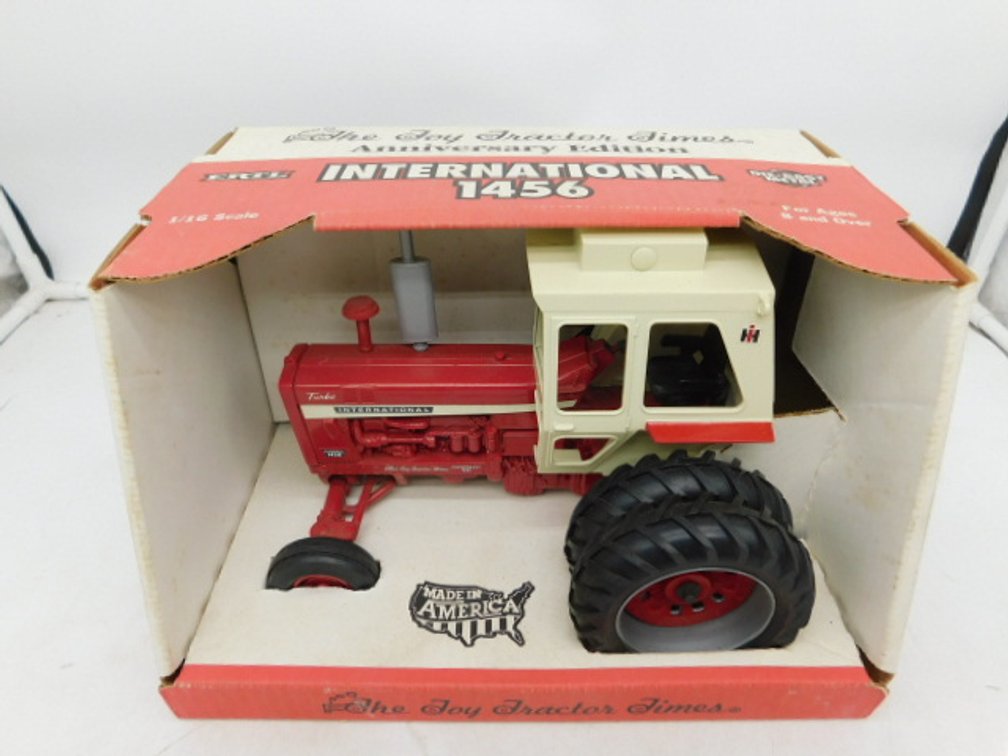 International 1456 w/Duals