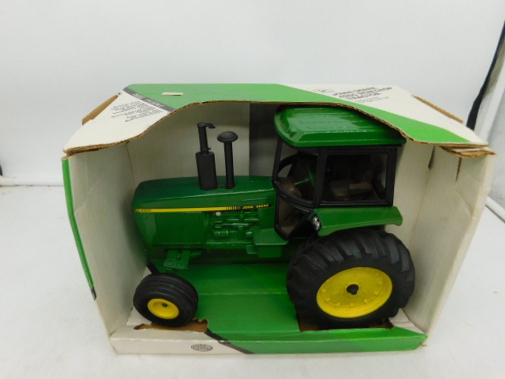John Deere 4255 Tractor