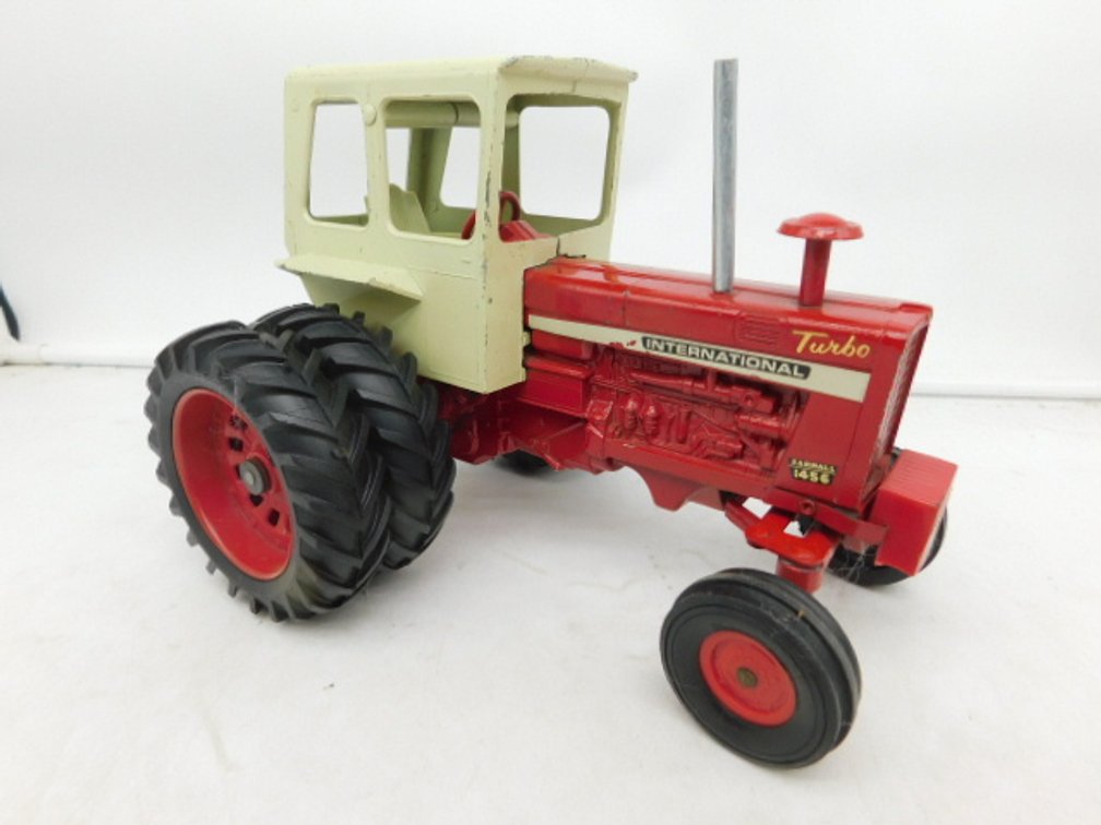 International 1456 w/Duals