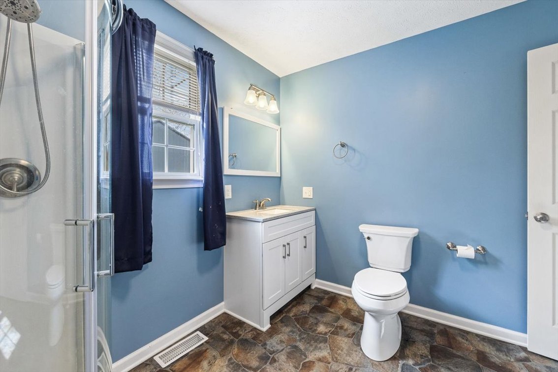 Image for Oakes' Estate Home - Waynesboro