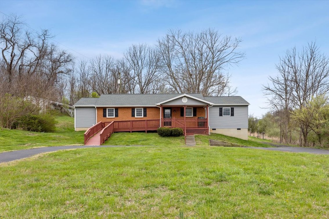 Image for Oakes' Estate Home - Waynesboro