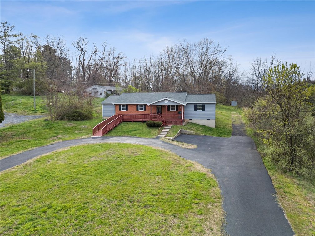 Image for Oakes' Estate Home - Waynesboro