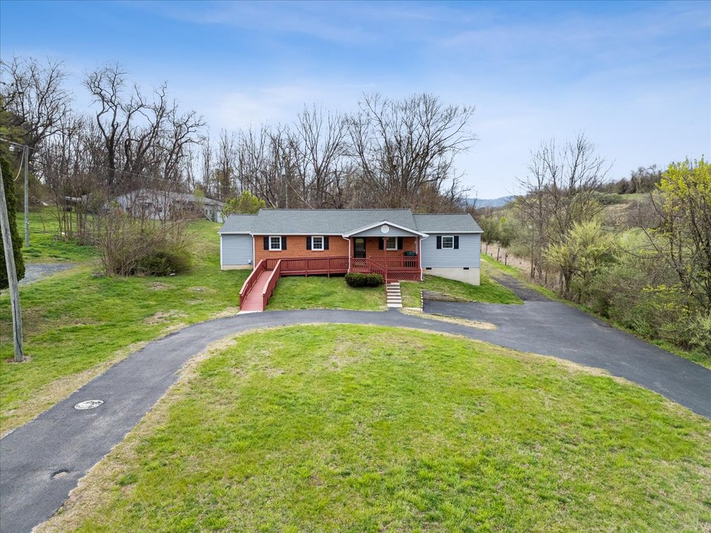 Image for Oakes' Estate Home - Waynesboro