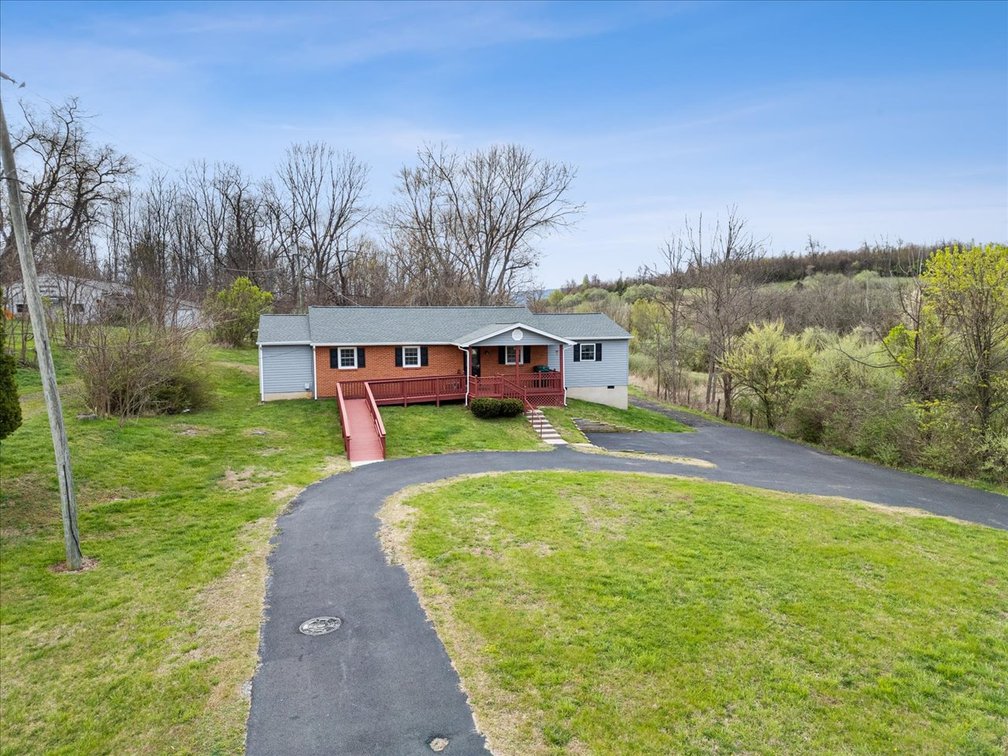 Image for Oakes' Estate Home - Waynesboro