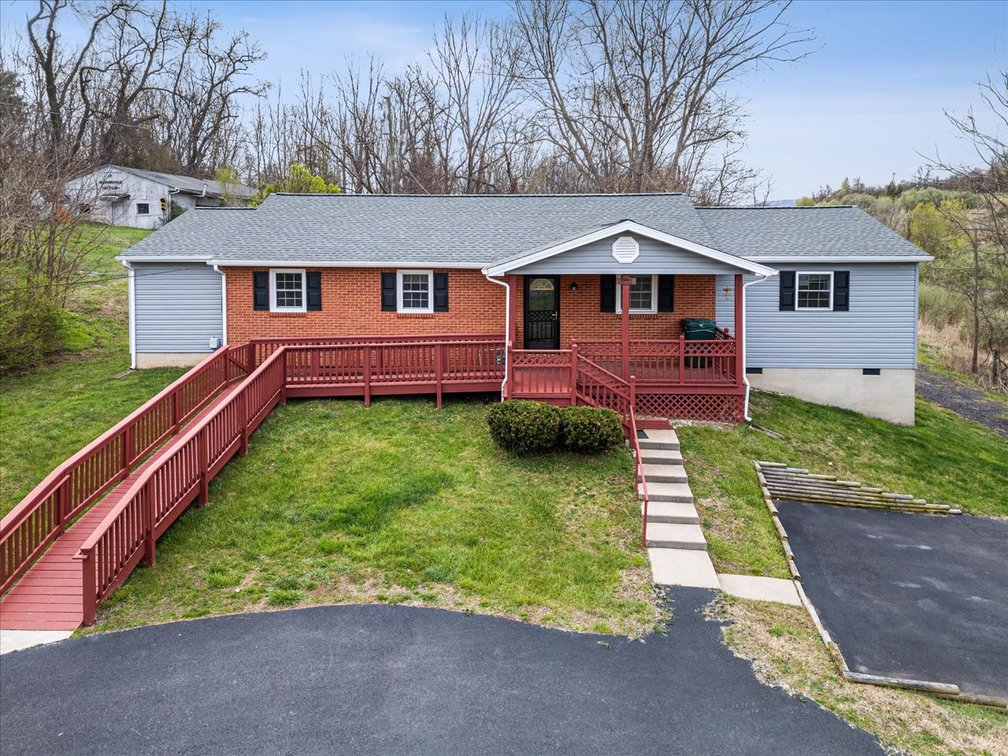 Image for Oakes' Estate Home - Waynesboro