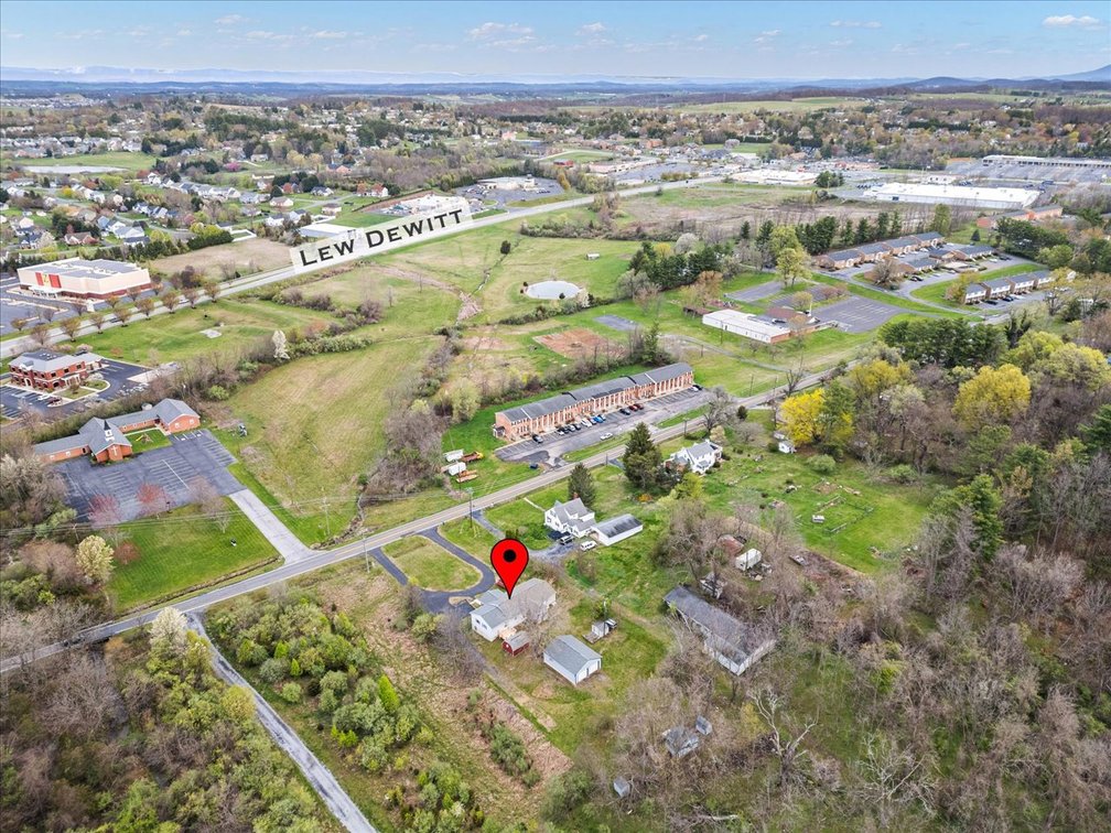 Image for Oakes' Estate Home - Waynesboro