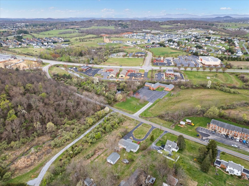 Image for Oakes' Estate Home - Waynesboro