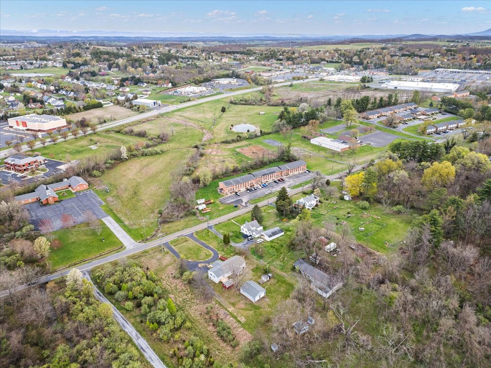 Image for Oakes' Estate Home - Waynesboro