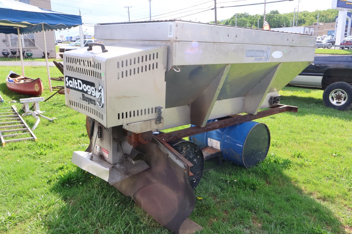 Salt Dog Aluminum Salt Spreader