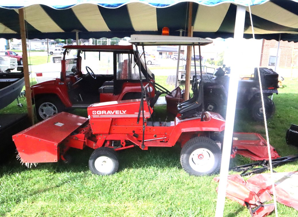 Gravely 16-G Professional Lawn Tractor With Brush Attachment, Runs and Operates