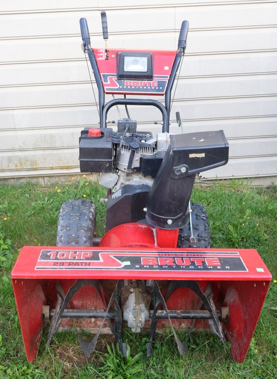 Brute 29 Inch 10 Hp Snowblower, runs well
