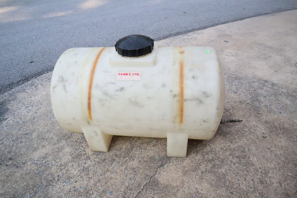 Plastic Tank, Approximately 25 Gallon