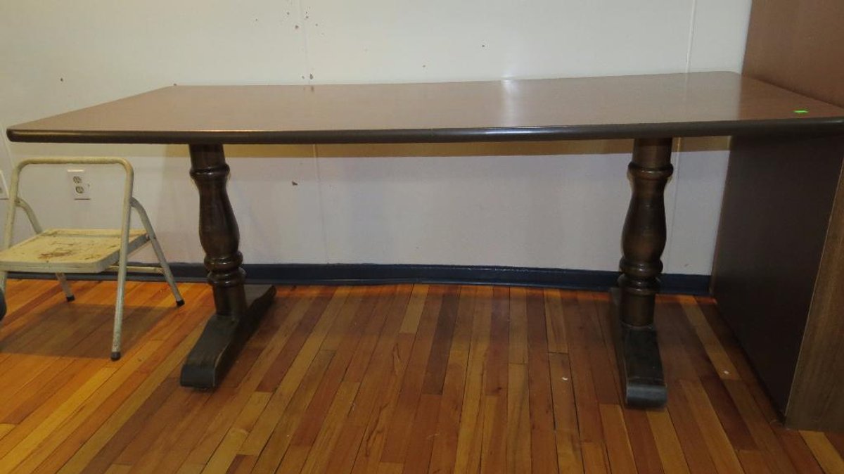 Dining table with double leg