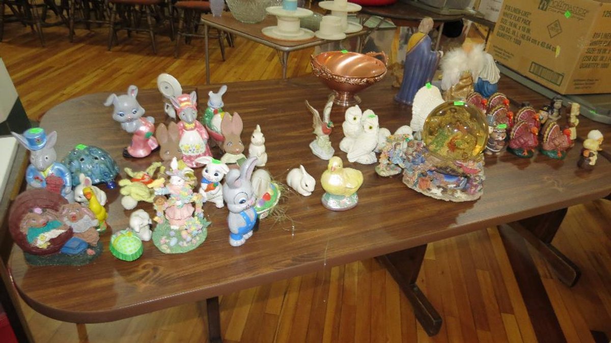 Group of decorative Easter and Thanksgiving items