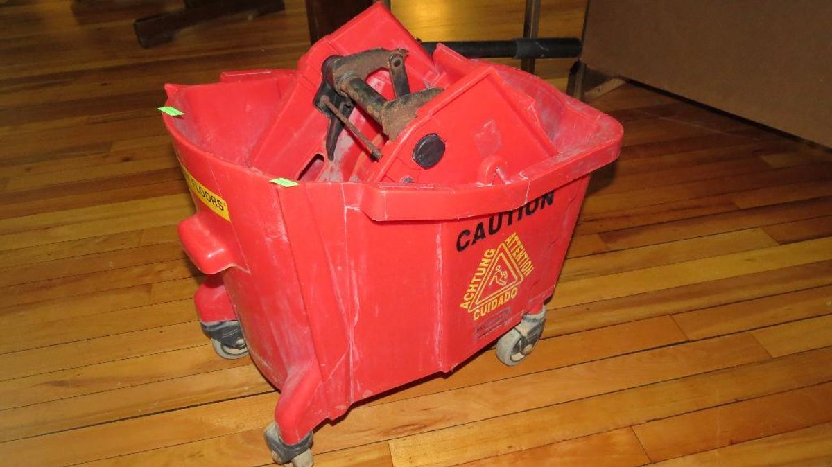 Fiberglass mop bucket and wringer