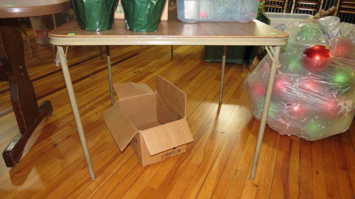 Folding card table